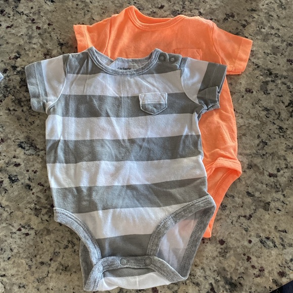 Set of onesies - Picture 2 of 6